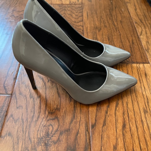 Le Chateau Faux Patent Leather Heels - Size 40 - Picture 4 of 6